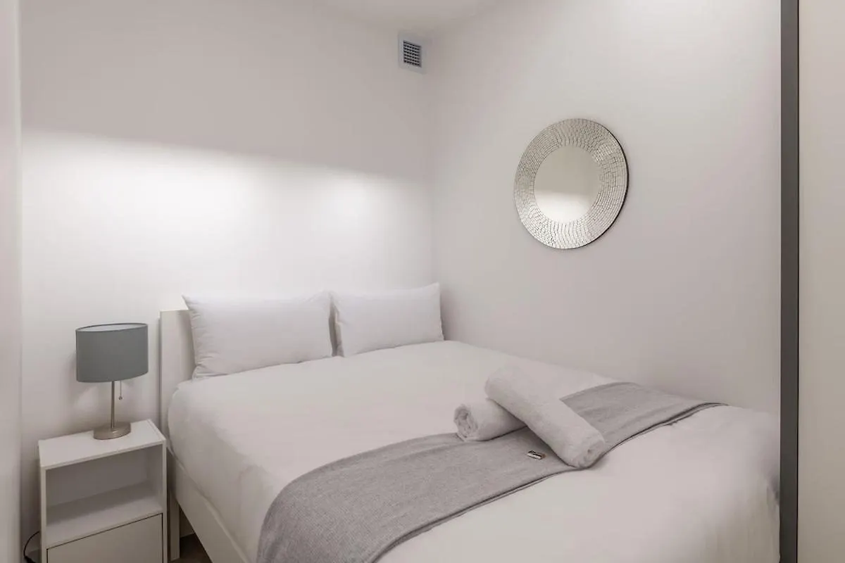 Artistic Escape In Woodstock: Mountain Views Pool Apartment Cape Town
