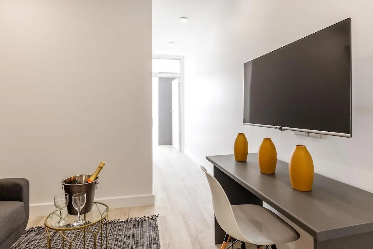 Artistic Escape In Woodstock: Mountain Views Pool Apartment Cape Town